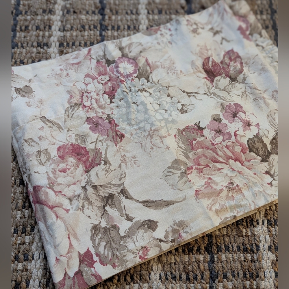 Vintage COUNTRY CURTAINS Window Valance Bold Florals Shabby Chic